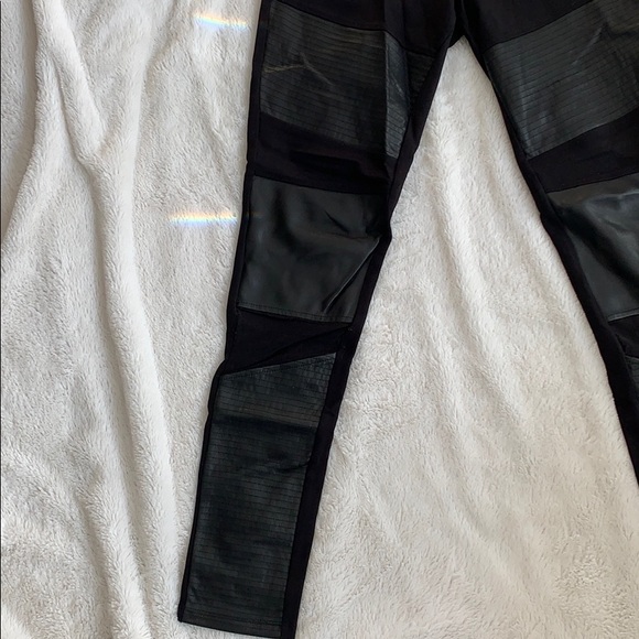 Pleather leggings - Picture 2 of 4